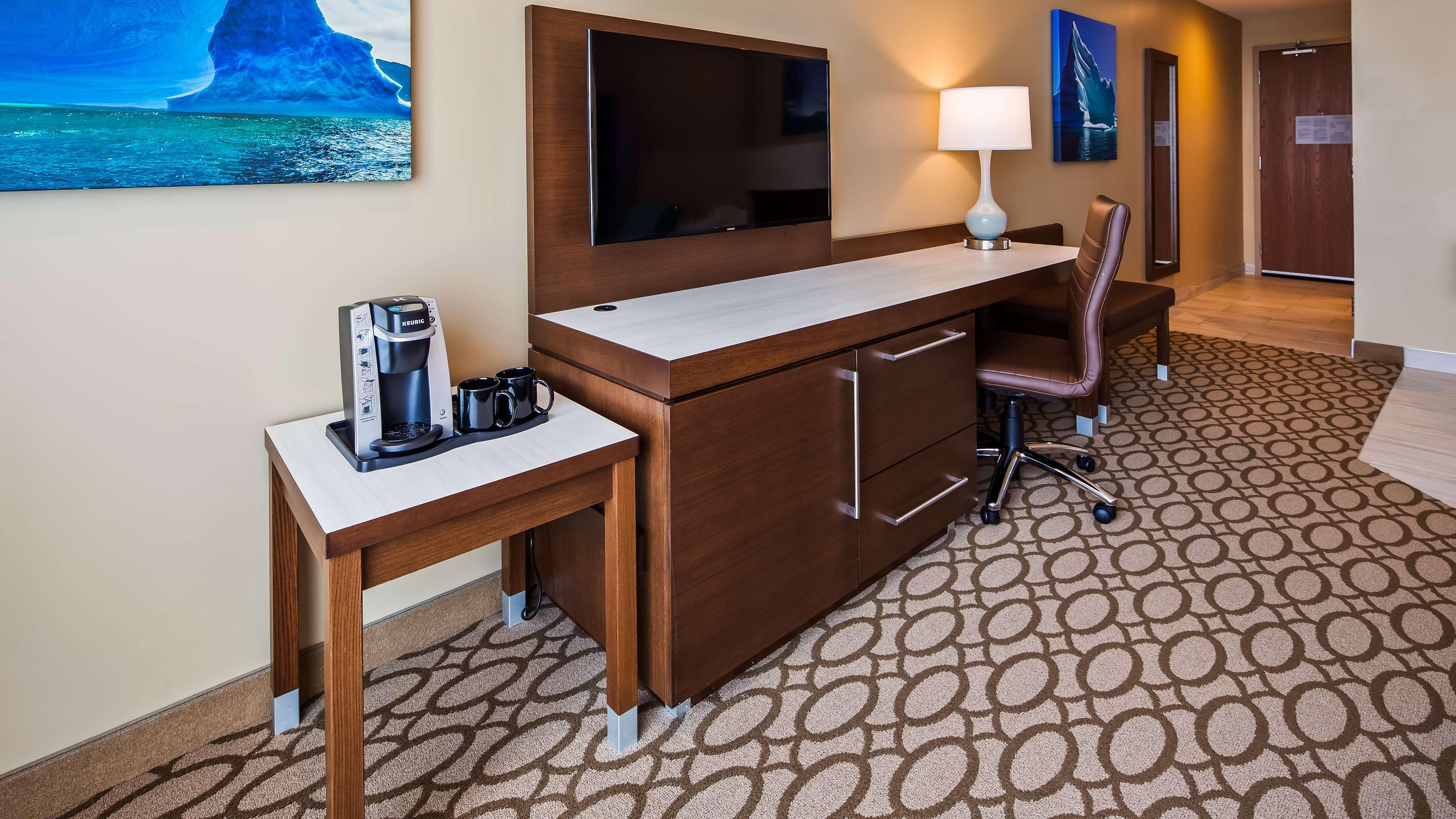 Best Western Plus St. John'S Airport Hotel And Suites Exteriör bild