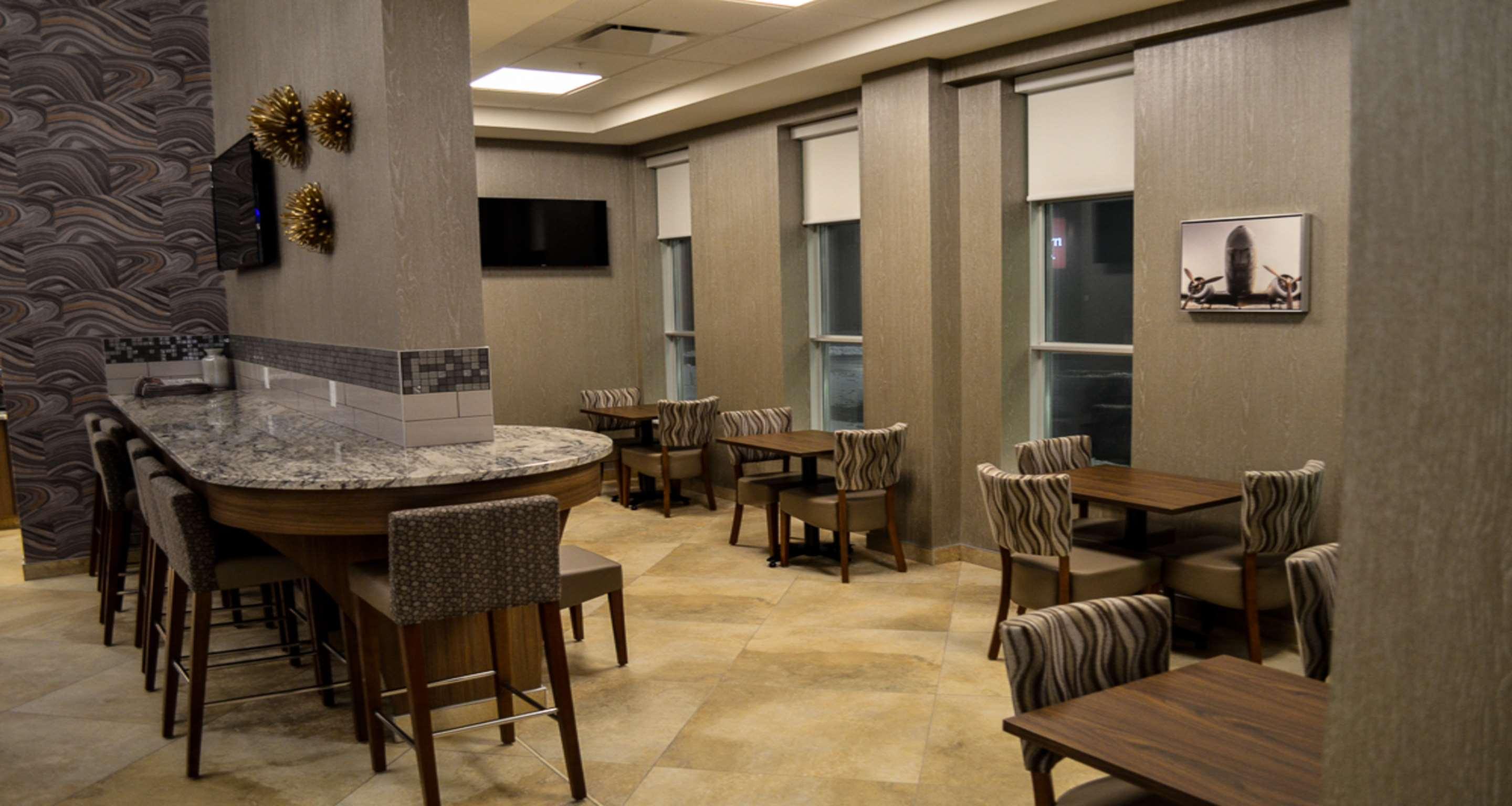 Best Western Plus St. John'S Airport Hotel And Suites Exteriör bild