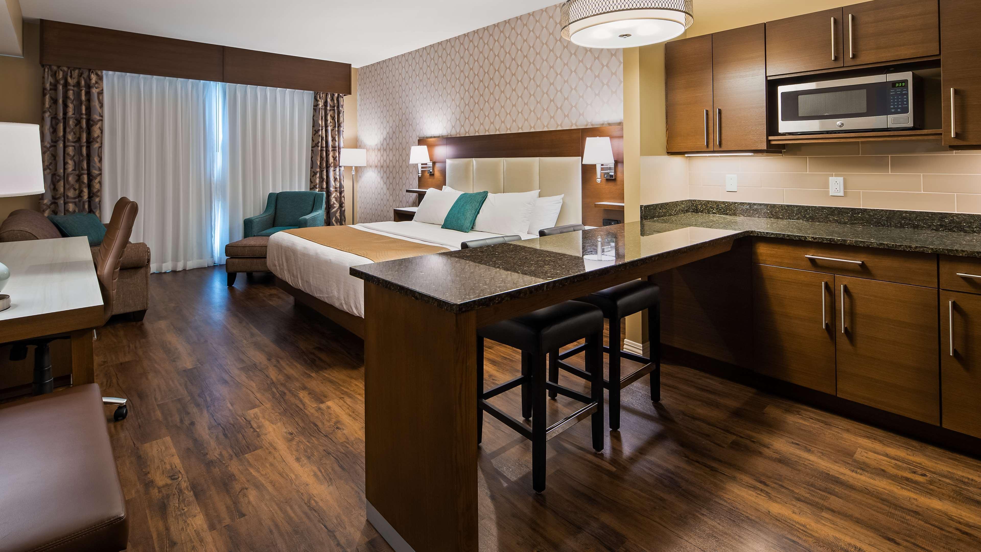 Best Western Plus St. John'S Airport Hotel And Suites Exteriör bild