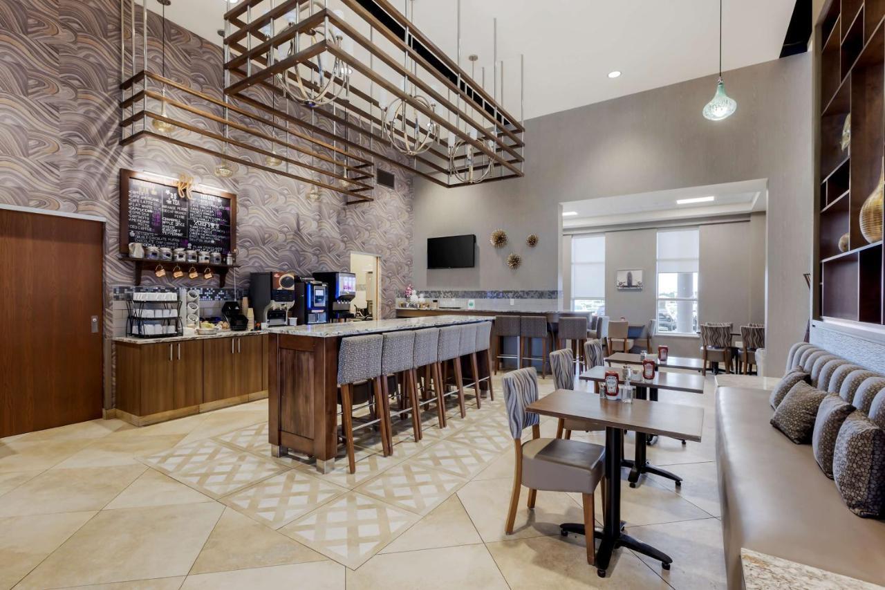 Best Western Plus St. John'S Airport Hotel And Suites Exteriör bild