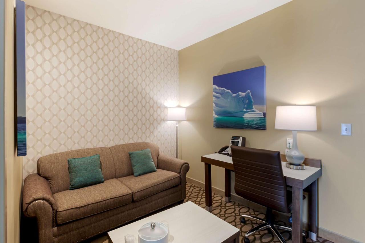 Best Western Plus St. John'S Airport Hotel And Suites Exteriör bild
