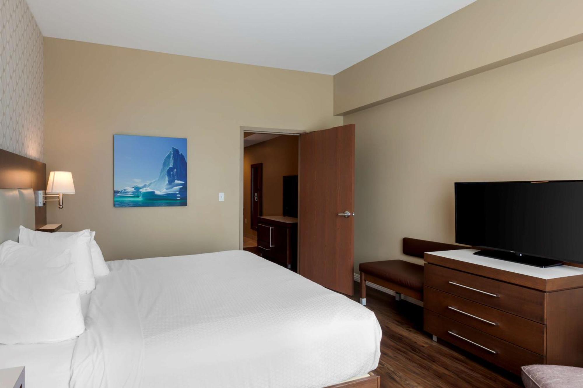 Best Western Plus St. John'S Airport Hotel And Suites Exteriör bild